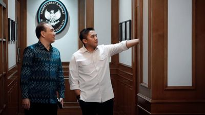Seskab Letkol Teddy Indra Wijaya menerima kunjungan CEO GoTo Hans Patuwo.