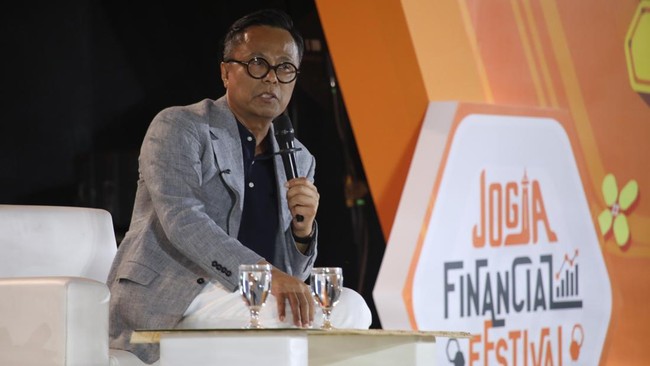 COO Danantara Dony Oskaria menyampaikan pemaparan dalam Jogja Financial Festival 2026 di Jogja Expo Center (JEC), Yogyakarta, DIY, Sabtu (23/5/2026). (CNBC Indonesia/Faisal Rahman)