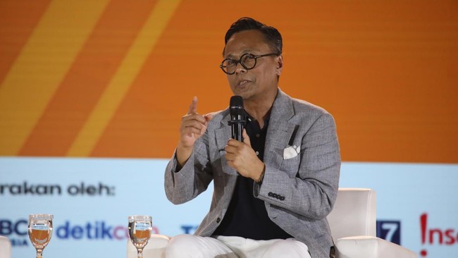 COO Danantara Dony Oskaria menyampaikan pemaparan dalam Jogja Financial Festival 2026 di Jogja Expo Center (JEC), Yogyakarta, DIY, Sabtu (23/5/2026). (CNBC Indonesia/Faisal Rahman)