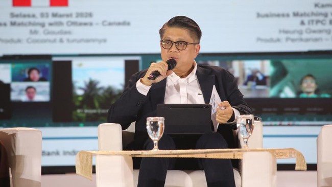 Direktur Treasury & International Banking - PT Bank Negara Indonesia (Persero) Tbk, Abu Santosa Sudradjat saat menyampaikan pemaparan dalam Jogja Financial Festival 2026 di Jogja Expo Center (JEC), Yogyakarta, DIY, Sabtu (23/5/2026). (CNBC Indonesia/