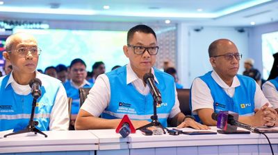 Direktur Utama PLN, Darmawan Prasodjo saat konferensi pers di Kantor Pusat PLN, Sabtu (23/5) mengatakan fokus utama PLN pascagangguan adalah mengoperasikan kembali pembangkit-pembangkit yang sebelumny