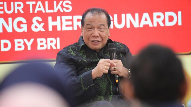 Chairman CT Corp Chairul Tanjung dan Dirut BRI Hery Gunardi saat menyampaikan pemaparan dalam sesi Educational Class di acara Jogja Financial Festival 2026 di JEC, Yogyakarta.