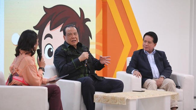 Chairman CT Corp Chairul Tanjung dan Dirut BRI Hery Gunardi saat menyampaikan pemaparan dalam sesi Educational Class di acara Jogja Financial Festival 2026 di JEC, Yogyakarta.