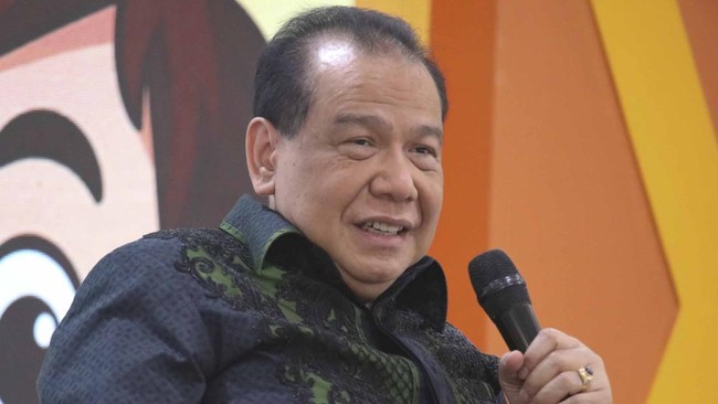 Founder & Chairman CT Corp, Chairul Tanjung saat menyampaikan pemaparan dalam sesi Educational Class di acara Jogja Financial Festival 2026 di Jogja Expo Center (JEC), Yogyakarta, DIY, Sabtu (23/5/2026). (CNBC Indonesia/Faisal Rahman)