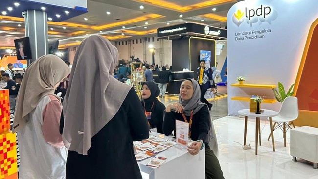 LPDP Berbagi Informasi Beasiswa Pendidikan di Jogja Financial Festival