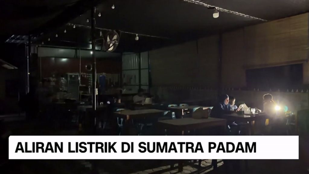 VIDEO: Momen Saat Aliran Listrik di Sumatra Padam