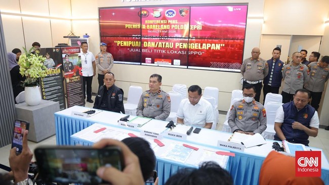 BGN-Polresta Barelang dalam konferensi pers pengungkapan kasus  penjualan titik Dapur SPPG di Batam.