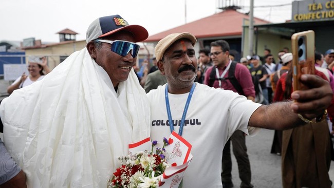 Prestasi Rita Sherpa yang tangguh namun santai jadi angin segar bagi industri pendakian gunung di Nepal.