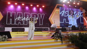 Penampilan Happy Asmara menghibur para audience dalam konser Jogja Financial Festival 2026 di Jogja Expo Center (JEC), Yogyakarta, Jumat (22/5/2026). (CNBC Indonesia/Faisal Rahman)