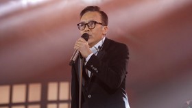 Penampilan musisi Ari Lasso dalam acara Jogja Financial Festival 2026 di Jogja Expo Center (JEC), Yogyakarta,  Jumat (22/5/2026). (CNBC Indonesia/Faisal Rahman)