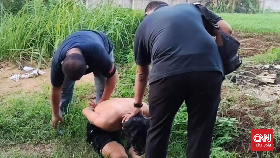 Tim Opsnal Satreskrim Polres Metro Tangerang Kota bersama Polsek Jatiuwung menangkap pelaku begal sadis yang beraksi di kawasan Flyover Taman Cibodas.