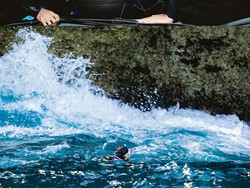 Cerita Prilly Latuconsina Terjang Ombak Besar & Lawan Arus Jadi Rescue Diver