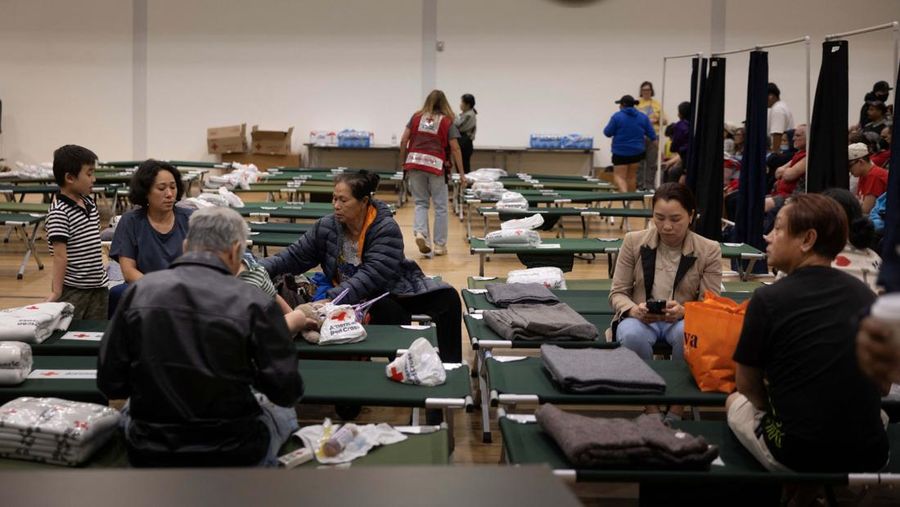 Puluhan ribu penduduk di California, Amerika Serikat, diimbau untuk mengungsi imbas kebocoran sebuah tangki kimia besar nan diduga bakal meledak dan mengeluarkan asap beracun, Sabtu (23/5/2026). (REUTERS/Ed Ou)