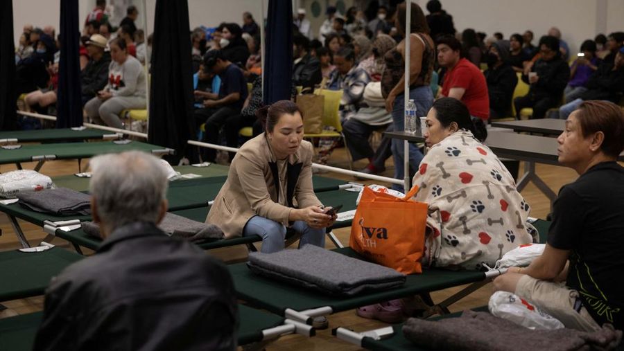 Puluhan ribu penduduk di California, Amerika Serikat, diimbau untuk mengungsi imbas kebocoran sebuah tangki kimia besar nan diduga bakal meledak dan mengeluarkan asap beracun, Sabtu (23/5/2026). (REUTERS/Ed Ou)