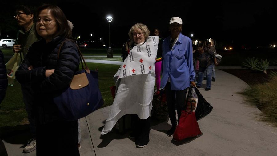 Puluhan ribu penduduk di California, Amerika Serikat, diimbau untuk mengungsi imbas kebocoran sebuah tangki kimia besar nan diduga bakal meledak dan mengeluarkan asap beracun, Sabtu (23/5/2026). (REUTERS/Ed Ou)