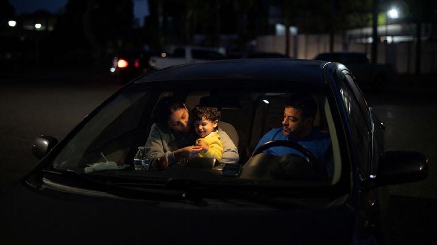 Puluhan ribu penduduk di California, Amerika Serikat, diimbau untuk mengungsi imbas kebocoran sebuah tangki kimia besar nan diduga bakal meledak dan mengeluarkan asap beracun, Sabtu (23/5/2026). (REUTERS/Ed Ou)