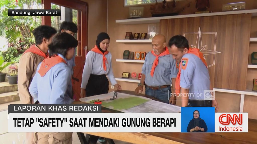 VIDEO: Tetap "Safety" Saat Mendaki Gunung Berapi