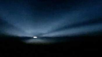 Departemen Pertahanan AS pada Jumat (22/5) merilis berkas-berkas terkait dugaan penampakan UFO.