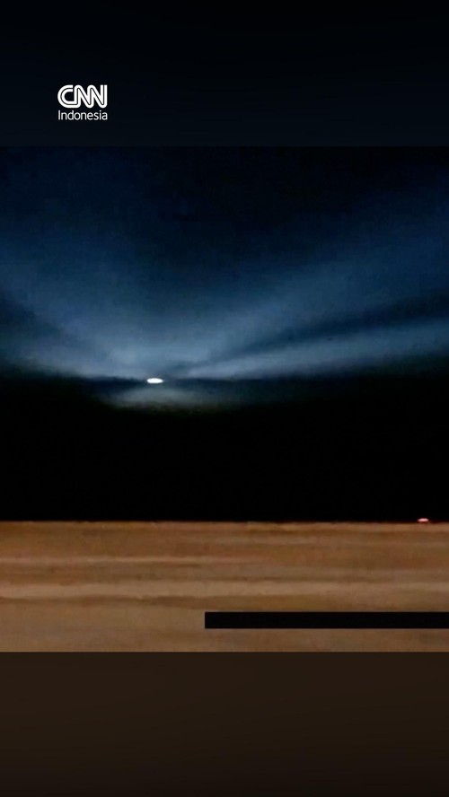 Departemen Pertahanan AS pada Jumat (22/5) merilis berkas-berkas terkait dugaan penampakan UFO.