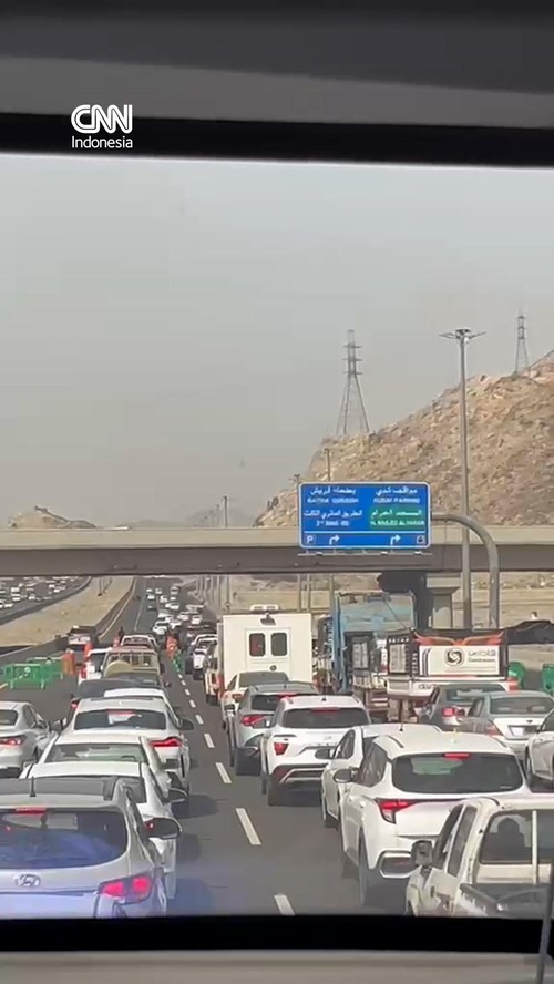 Otoritas keamanan Arab Saudi mulai memperketat blokade kendaraan tanpa izin masuk Kota Makkah menjelang puncak Haji 1447 H.