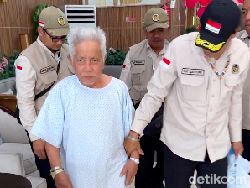 Video Aksi Sigap Petugas Haji Antar Jemaah yang Kehilangan Kartu Nusuk