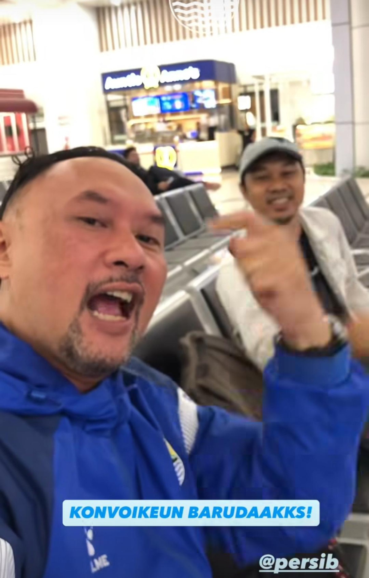 Artis rayakan kemenangan Persib Bandung di Super League 2025&sol;2026