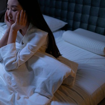 Pikiran Terus Aktif saat Mau Tidur? Ini 6 Cara Mengatasinya