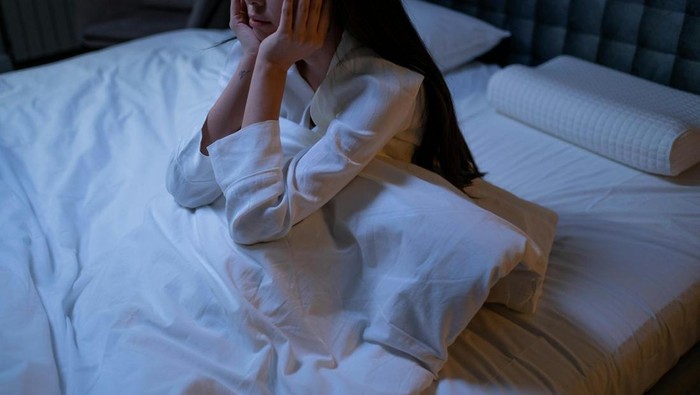 Pikiran Terus Aktif saat Mau Tidur? Ini 6 Cara Mengatasinya