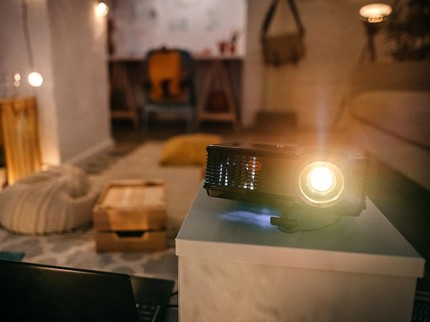 7 Proyektor Mini Terbaik untuk Nonton Bareng Keluarga di Bawah Rp1 Jutaan