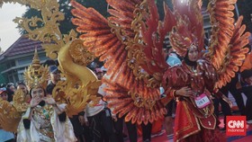 Peserta Jogja Run D-City 2026 mengenakan kostum unik.