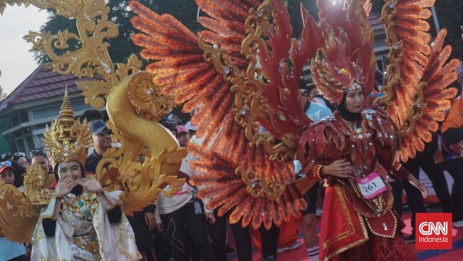 Peserta Jogja Run D-City 2026 mengenakan kostum unik.