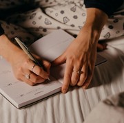 5 Waktu Terbaik untuk Journaling Sesuai Kebutuhan