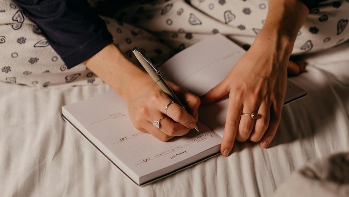 5 Waktu Terbaik untuk Journaling Sesuai Kebutuhan