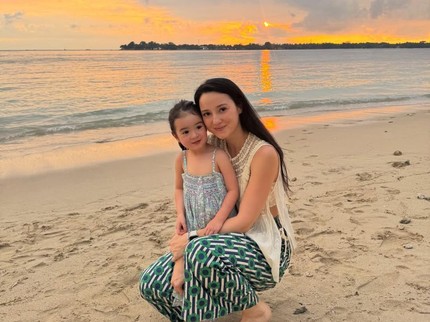 Julie Estelle Umumkan Kehamilan Kedua, Posting Momen Manis Bersama Si Sulung