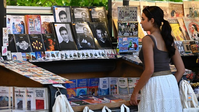 Kalender Pendeta Seksi Suvenir Khas Roma