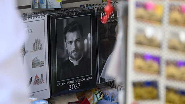 Kalender Pendeta Seksi Suvenir Khas Roma