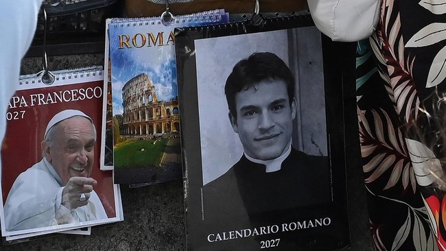 Kalender Pendeta Seksi Suvenir Khas Roma