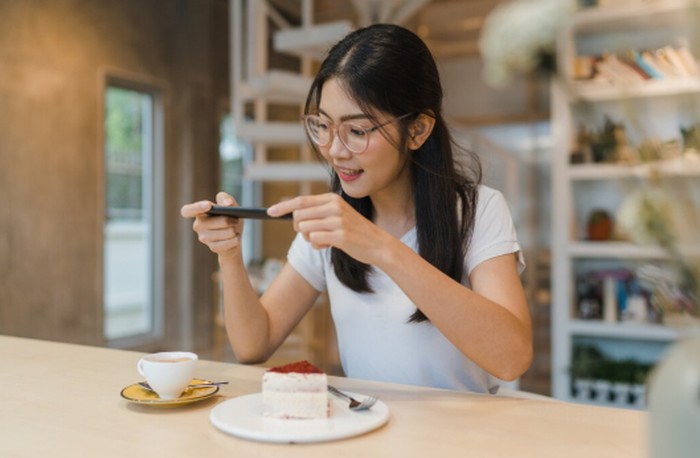 Lahir tanggal 24 membuat seseorang punya selera tinggi terhadap makanan dan presentasinya. Mereka menikmati pengalaman makan yang cantik, hangat, dan penuh makna./ Foto: magnific.com/tirachardz