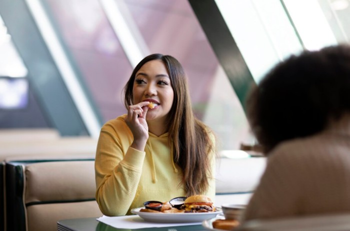 Pemilik tanggal lahir 26 dikenal punya standar tinggi soal makanan dan sangat detail terhadap rasa. Mereka tahu mana makanan yang benar-benar worth it dan mana yang biasa saja./ Foto: magnific.com