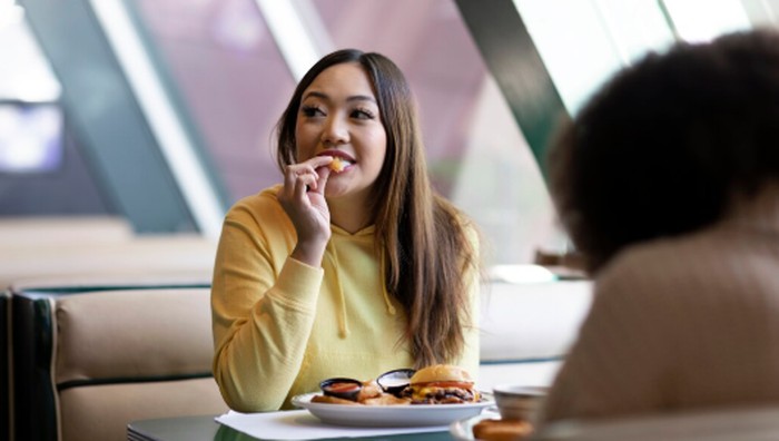 Pemilik tanggal lahir 26 dikenal punya standar tinggi soal makanan dan sangat detail terhadap rasa. Mereka tahu mana makanan yang benar-benar worth it dan mana yang biasa saja./ Foto: magnific.com