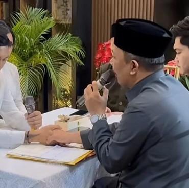 Digelar Sederhana di Rumah, 8 Potret Anji Diam-diam Menikahi Desmiliana Ariyana