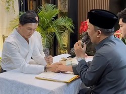 Digelar Sederhana di Rumah, 8 Potret Anji Diam-diam Menikahi Desmiliana Ariyana