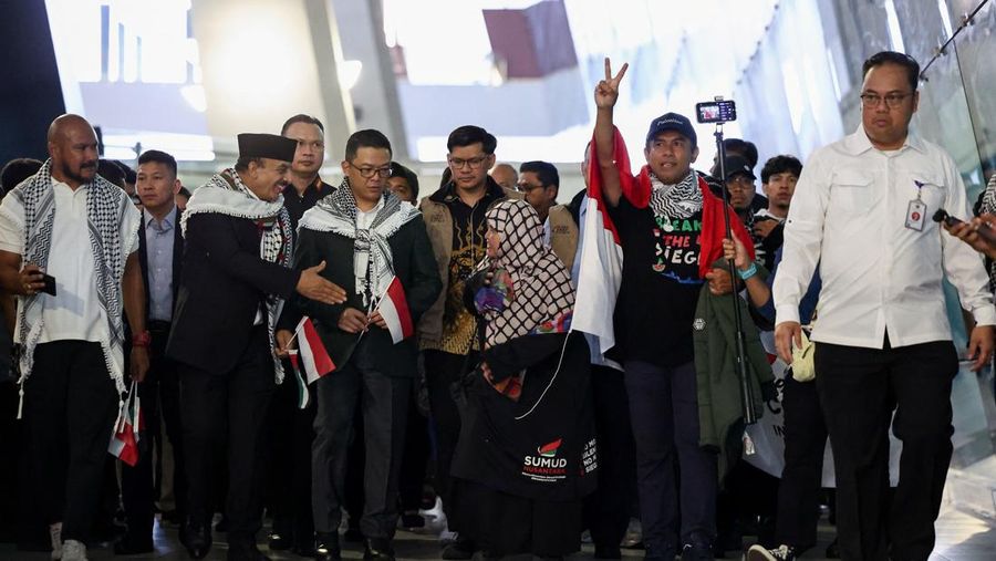 Sembilan aktivis dan wartawan WNI personil Global Peace Convoy Indonesia (GPCI) nan sempat menjadi korban penculikan Israel saat ikut misi kemanusiaan Global Sumud Flotila (GSF) ke Gaza, Palestina tiba di Bandara Internasional Soekarno-Hatta, Tangera