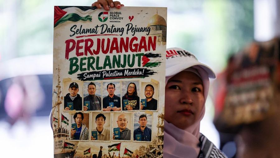 Sembilan aktivis dan wartawan WNI personil Global Peace Convoy Indonesia (GPCI) nan sempat menjadi korban penculikan Israel saat ikut misi kemanusiaan Global Sumud Flotila (GSF) ke Gaza, Palestina tiba di Bandara Internasional Soekarno-Hatta, Tangera