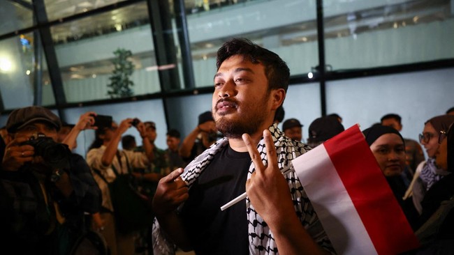 Momen 9 WNI Korban Penyanderaan Israel Tiba di Indonesia