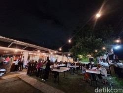 Viral Nasi Bejek di Mataram, Warga Rela Antre Sebelum Lapak Buka