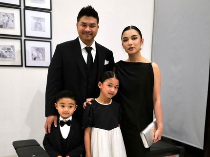 5 Potret Tampan Dante Anak Chelsea Olivia & Glenn Alinskie, Jago Main Golf Sejak Dini
