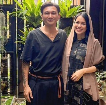 Terpopuler: Dinar Candy Tampil ala Gadis Jepang hingga Profil Istri Baru Anji