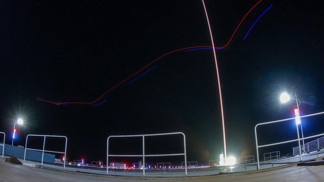 China Luncurkan Roket Shenzhou-23