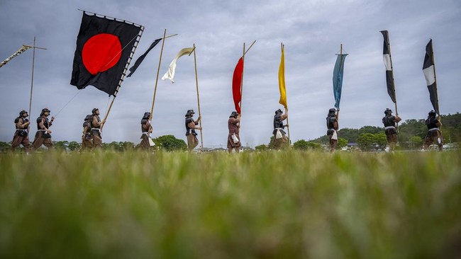 Puncak ketegangan terjadi di Shinki Sodatsusen sebuah kompetisi perebutan bendera suci.